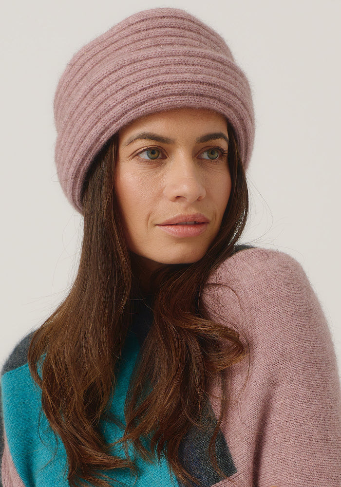 Possum and Merino

008009 Merinomink Felted Hat - A signature piece in the Merinomink collection, the Felted Hat fits perfectly. Offering a more dressed up look, it is an excellent choice for your winter escapes. A classic fit.

Made in New Zealand from an exclusive Merinomink blend of 50% ZQ Merino, 40% Brushtail possum and 10% Mulberry silk.