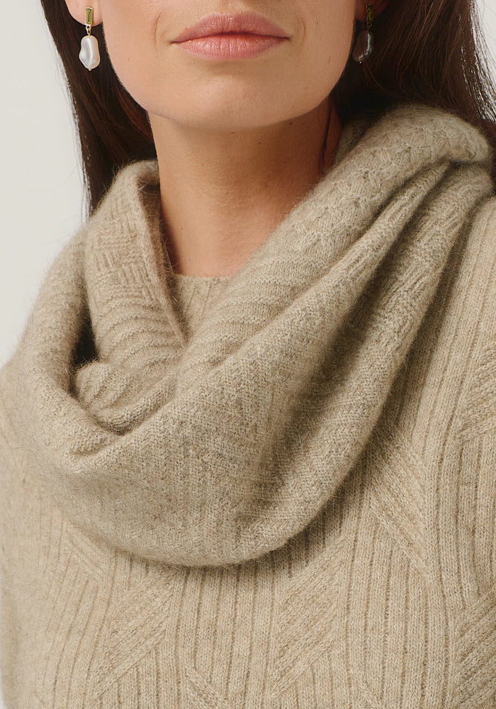 Possum and Merino

0319 Textured Loop Scarf - Loop it once or loop it twice to create more of a snood look. The textured loop scarf is as it's described a fun combination of knitted stitch structures.

Made in New Zealand from an exclusive Merinomink blend of 50% ZQ Merino, 40% Brushtail possum and 10% Mulberry silk.
