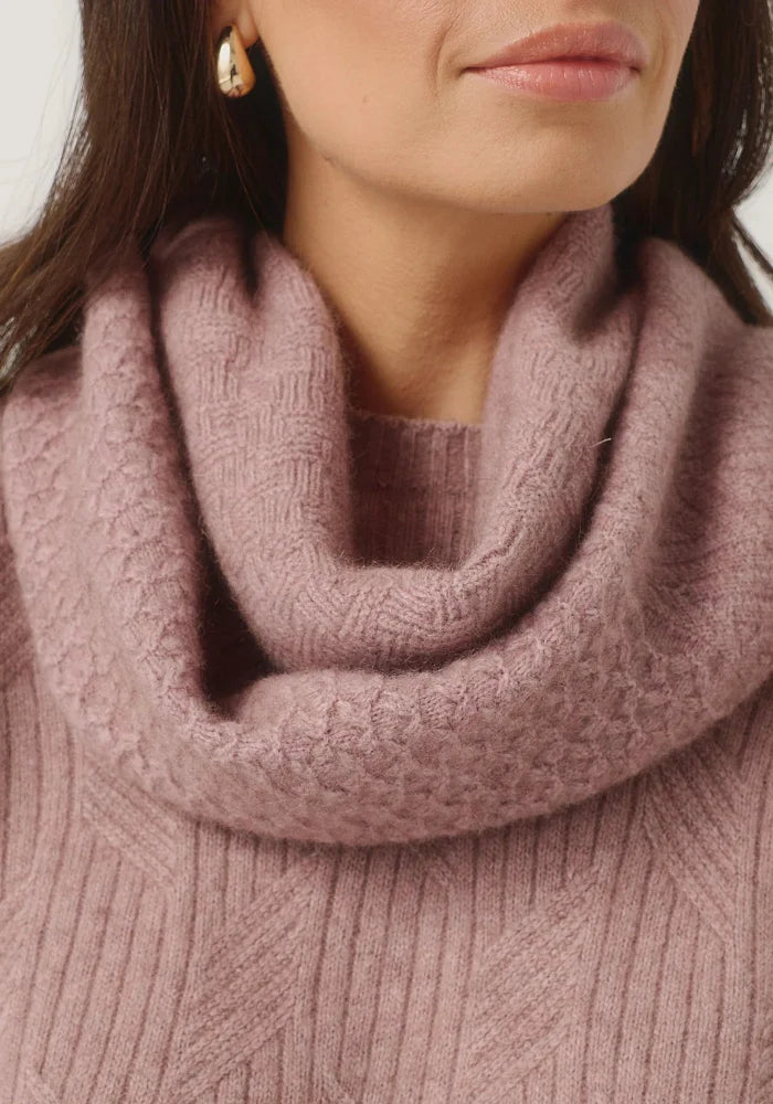 Possum and Merino

0319 Textured Loop Scarf - Loop it once or loop it twice to create more of a snood look. The textured loop scarf is as it's described a fun combination of knitted stitch structures.

Made in New Zealand from an exclusive Merinomink blend of 50% ZQ Merino, 40% Brushtail possum and 10% Mulberry silk.