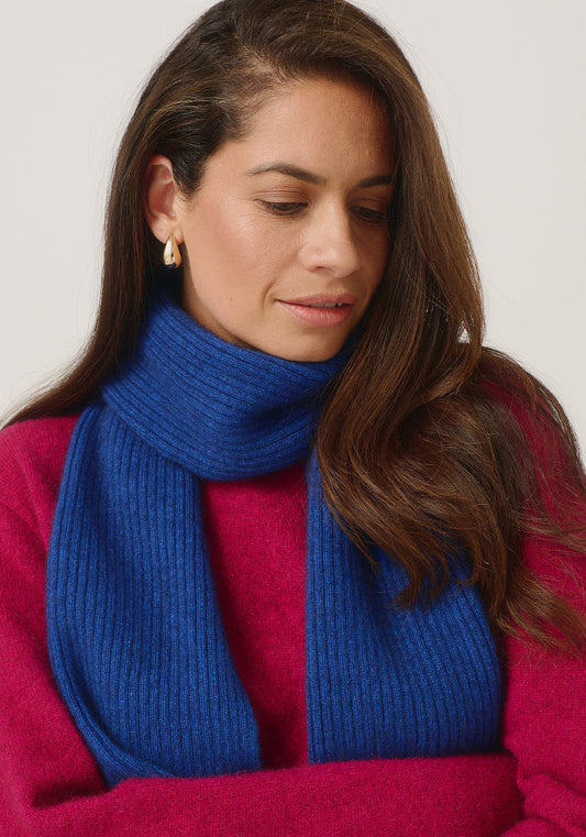 Possum and Merino

0578 Ribbed Scarf - The classic rib scarf never goes out of style. Styled with coats and jackets it will elevate your outfit and keep you cosy.

Made in New Zealand from an exclusive Merinomink blend of 50% ZQ Merino, 40% Brushtail possum and 10% Mulberry silk.