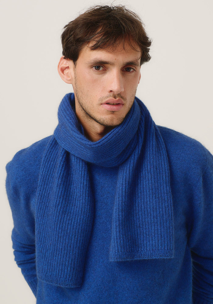 Possum and Merino

0578 Ribbed Scarf - The classic rib scarf never goes out of style. Styled with coats and jackets it will elevate your outfit and keep you cosy.

Made in New Zealand from an exclusive Merinomink blend of 50% ZQ Merino, 40% Brushtail possum and 10% Mulberry silk.