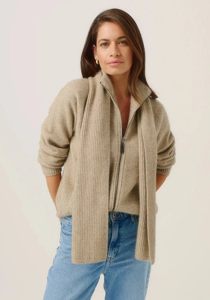 Possum and Merino

0578 Ribbed Scarf - The classic rib scarf never goes out of style. Styled with coats and jackets it will elevate your outfit and keep you cosy.

Made in New Zealand from an exclusive Merinomink blend of 50% ZQ Merino, 40% Brushtail possum and 10% Mulberry silk.