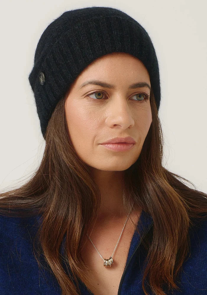 Possum and Merino

0606 Slouchy Beanie - You asked, so here it is. A beanie with a bit more slouch! This roomy hat can be worn super slouchy, or roll the band up for a more fitted look. Featuring our Merinomink branding. A relaxed fit.

Made in New Zealand from an exclusive Merinomink blend of 50% ZQ Merino, 40% Brushtail possum and 10% Mulberry silk.