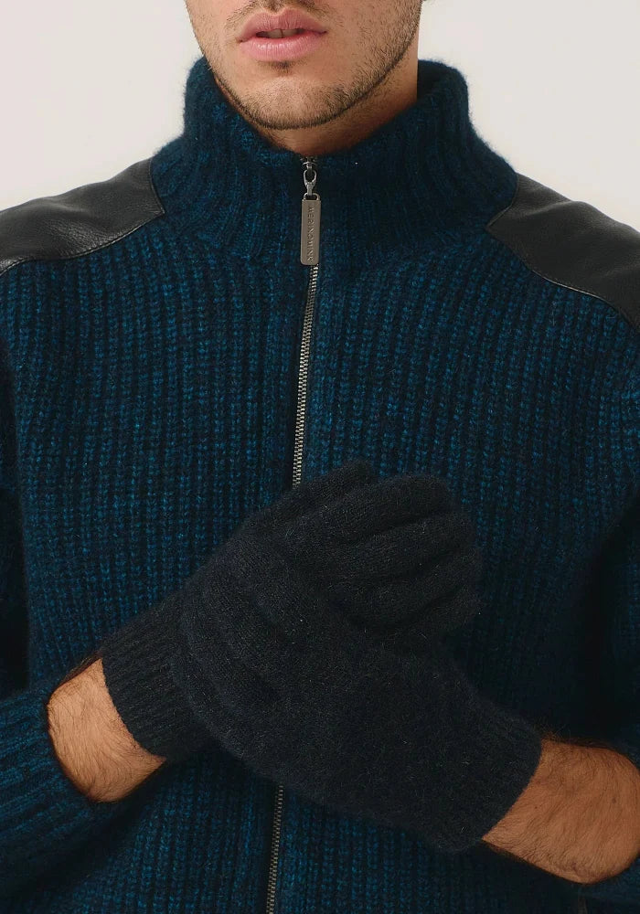 Possum and Merino

070709 Merinomink Gloves - Warm hands, warm heart! No one likes frozen fingers so keep them cosy in our Merinomink gloves.

Made in New Zealand from an exclusive Merinomink blend of 50% ZQ Merino, 40% Brushtail possum and 10% Mulberry silk.