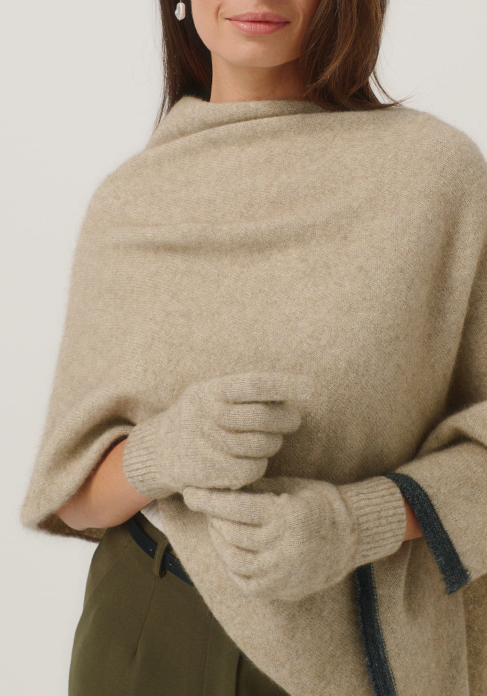 Possum and Merino

070709 Merinomink Gloves - Warm hands, warm heart! No one likes frozen fingers so keep them cosy in our Merinomink gloves.

Made in New Zealand from an exclusive Merinomink blend of 50% ZQ Merino, 40% Brushtail possum and 10% Mulberry silk.