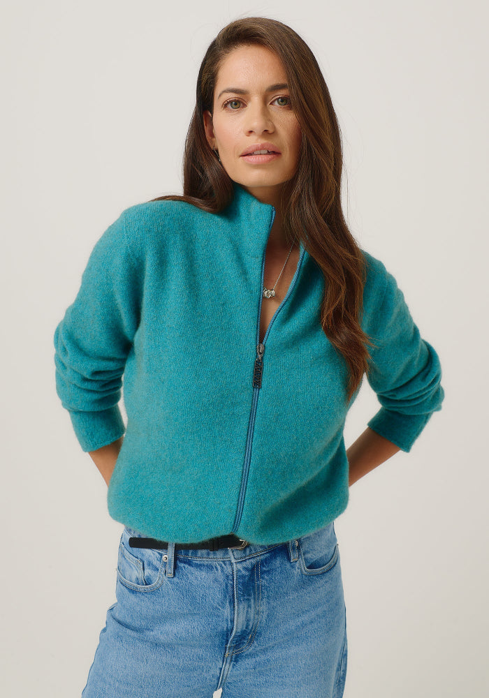 100248 Jaya Jacket - This slim-fit jacket is an absolute winner and one you won't want your wardrobe to be without. Simple in silhouette it offers featherweight warmth and understated, timeless style. 

Made in New Zealand from an exclusive Merinomink blend of 50% ZQ Merino, 40% Brushtail possum and 10% Mulberry silk.
