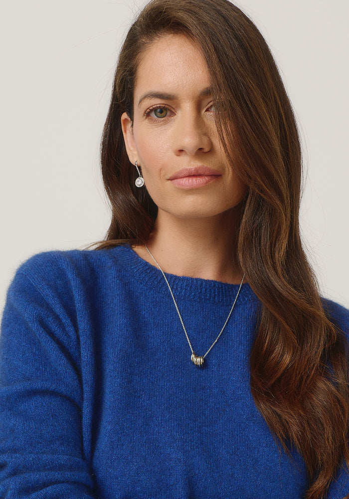 Possum and Merino

100296 Mia Crew - The go-to crew that you'll wear on repeat. This ageless style has a slim, classic fit and is short but not cropped in length. It features new Merinomink branding. Team it with the Essential Snood to effortlessly transform it into a rollneck.&nbsp;

Made in New Zealand from an exclusive Merinomink blend of 50% ZQ Merino, 40% Brushtail possum and 10% Mulberry silk.