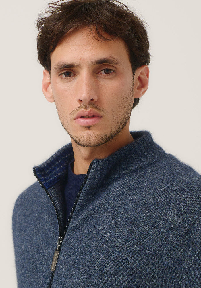 Possum and Merino

100350 Whittaker Zip Jacket - This classic jacket is a go-to piece with pockets and contrast striped collar. Featuring a Merinomink zip pull, its ready for whatever the weather throws at you. A classic fit.

Made in New Zealand from an exclusive Merinomink blend of 50% ZQ Merino, 40% Brushtail possum and 10% Mulberry silk.