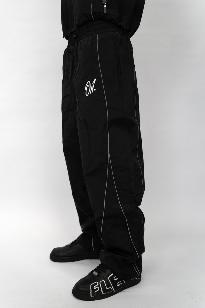Arrow Windbreaker Pants - Black
