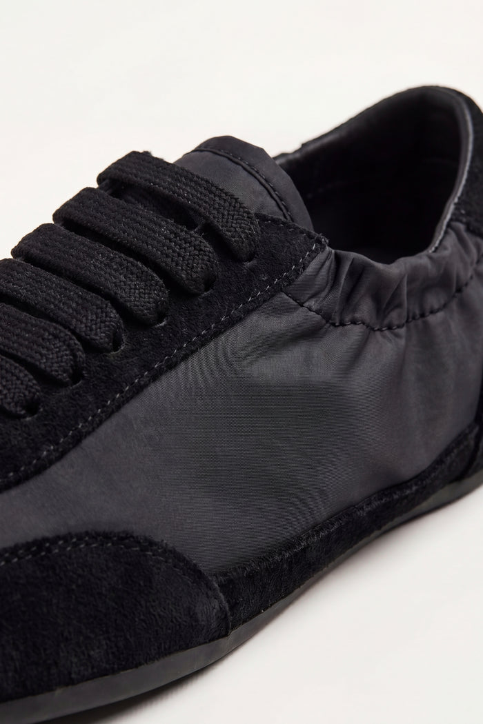 Averno Low Sneakers Black