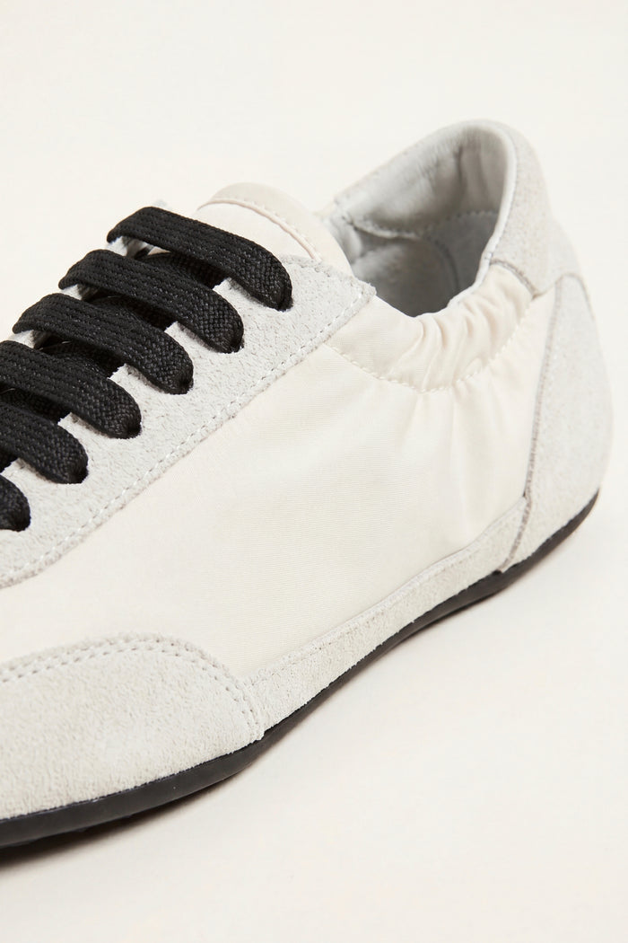 Averno Low Sneakers Off White