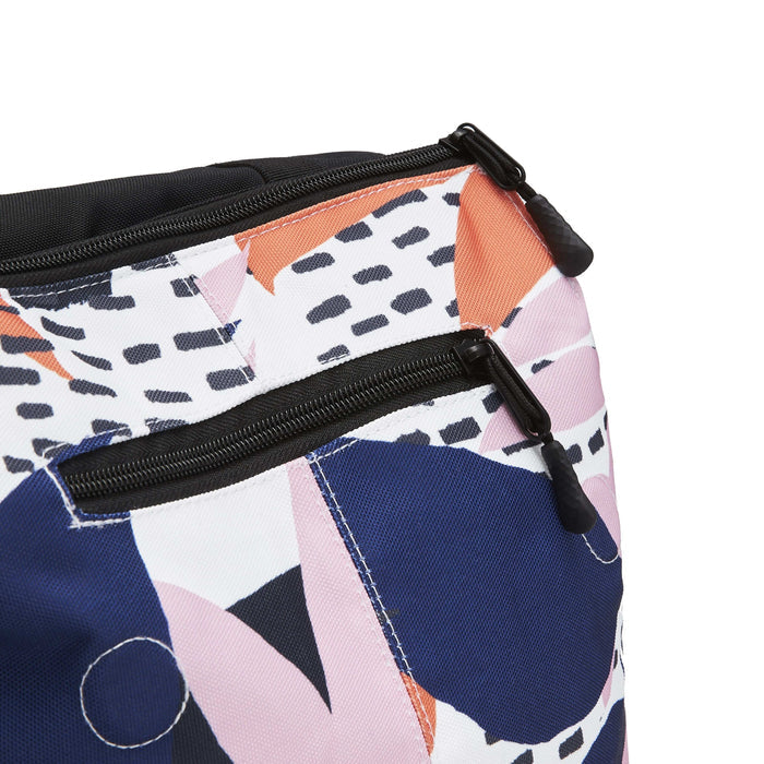 Ela Mo™ Daypack Rucksack | Papercut Tulip. Oberteil des Rucksacks mit zwei Hauptfächern und Reißverschluss.