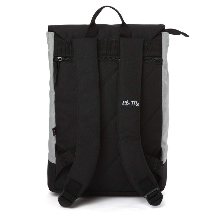 Ela Mo™ Daypack Rucksack | The Grey. Die Rückseite des Rucksacks mit bequemen Schulterriemen und kleinem Außenfach.