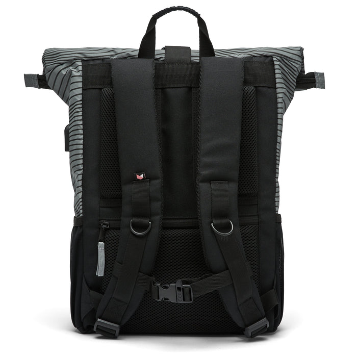 Ela Mo™ Rolltop Rucksack Night Edition | Wave. Die Rückseite des Rucksacks mit Schulterriemen und Außenfach.