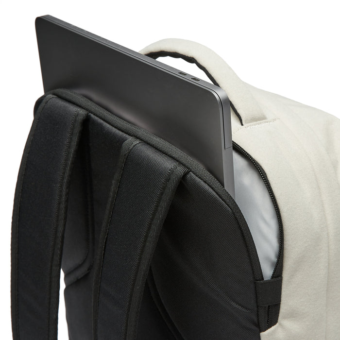 Ela Mo™ Work Rucksack | Dessert. Separates Laptopfach auf der Rückseite des Schulrucksacks.