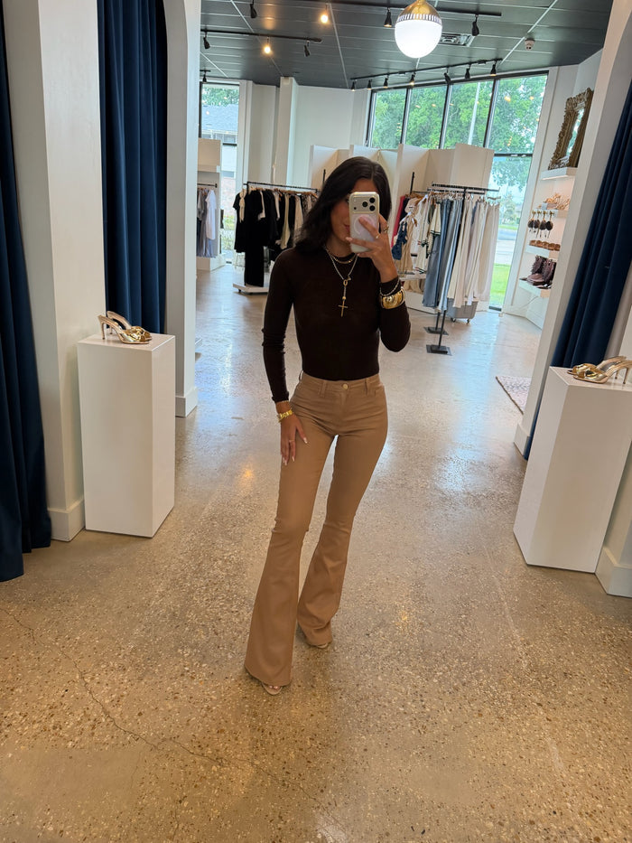 JUNO FEATHER WEIGHT SWEATER