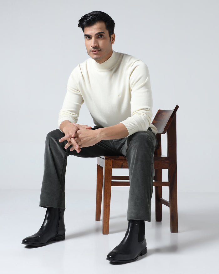 Olive Corduroy Solid Khakis - Magne