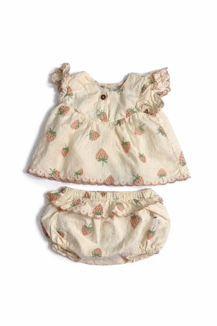 Jessica Simpson Baby Girl Strawberry Outfit size 3-6M good used condition